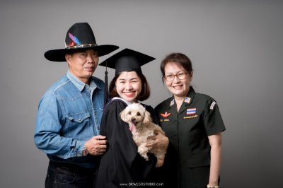 ถ่ายรูปรับปริญญา (สตูดิโอ)