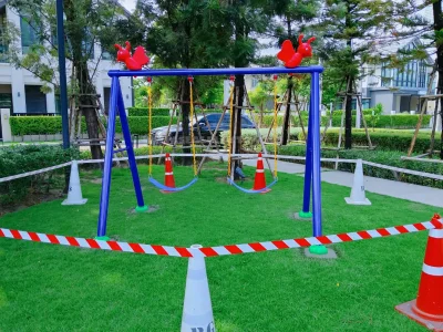 ติดตั้งชิงช้าสำหรับเด็ก ภายในโครงการ บางกอก บูเลอวาร์ด รามอินทรา–เสรีไทย