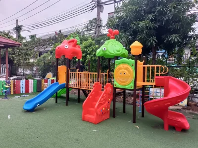 ติดตั้งเครื่องเล่นสนาม โยกเยกสปริง และไม้กระดกสปริง ภายในมูลนิธิดวงประทีป