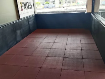 ติดตั้งกระดานลื่นและพื้นยาง EPDM ภายใน McDonald's เซ็นทรัล พระราม 2