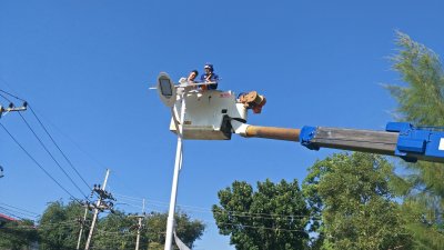 งานติดตั้งไฟถนนโรงเรียนนายร้อย