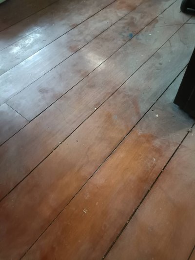 บ้านไม้เก่า สนามบินน้ำ