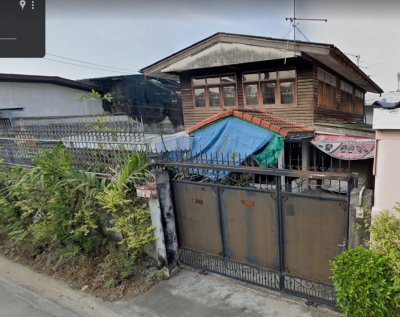 บ้านไม้เก่า สนามบินน้ำ