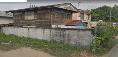 บ้านไม้เก่า สนามบินน้ำ