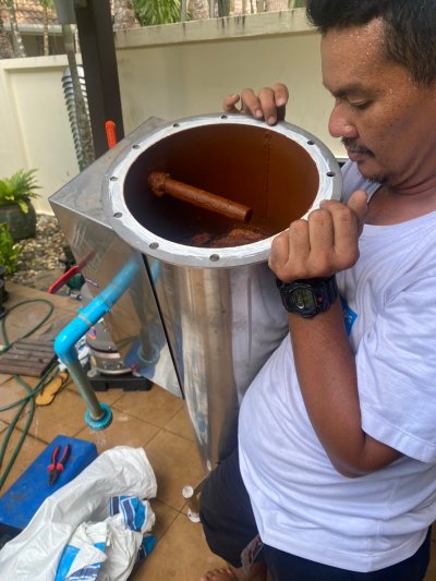 เปลี่ยนสื่อกรองสำหรับถังกรอง