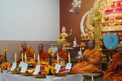 พิธีจุดเทียนบูชาพระมหาคลังสมบัติ