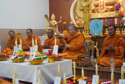 พิธีจุดเทียนบูชาพระมหาคลังสมบัติ