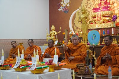 พิธีจุดเทียนบูชาพระมหาคลังสมบัติ