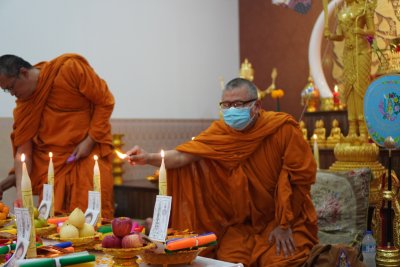 พิธีจุดเทียนบูชาพระมหาคลังสมบัติ