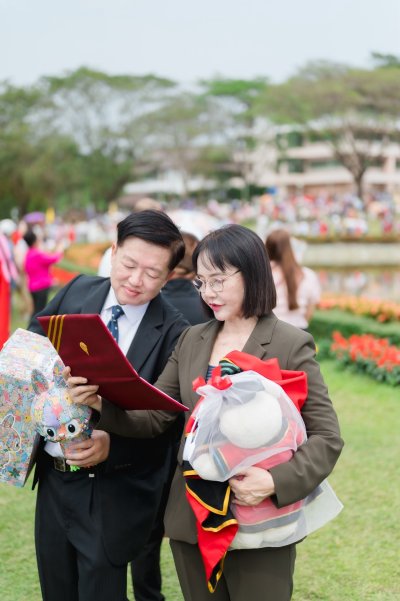 The atmosphere of a doctoral graduation ceremony