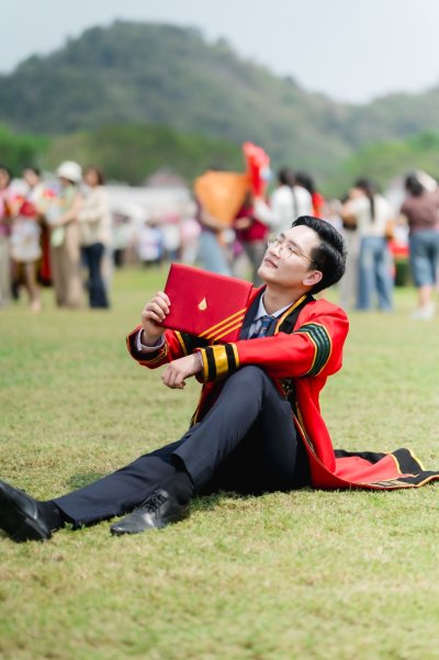 The atmosphere of a doctoral graduation ceremony