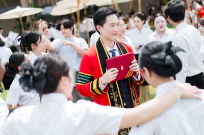 The atmosphere of a doctoral graduation ceremony