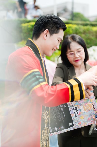 The atmosphere of a doctoral graduation ceremony
