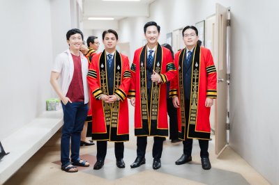 The atmosphere of a doctoral graduation ceremony