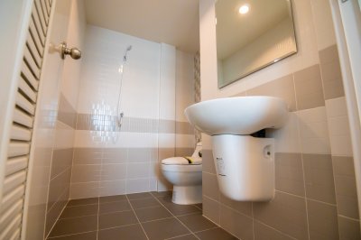 ห้องน้ำในห้องโถง บ้านตัวอย่าง บ้านทาวน์โฮม หมู่บ้านจัดสรรฉะเชิงเทรา อุไรสิริ ไลท์ ดอนทอง x ประชาสุข