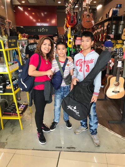 ลูกค้า Music Store