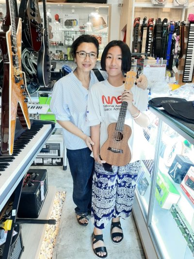 ลูกค้า Music Store