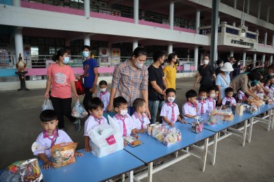 กิจกรรมทำบุญ ตักบาตร ข้าวสาร อาหารแห้ง และฟังธรรม เนื่องในวันอาสาฬหบูชาและวันเข้าพรรษา