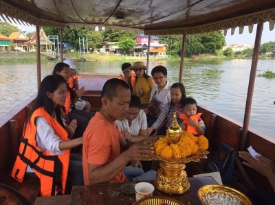 ลอยอังคารอยุธยา - ผู้ใหญ่ม่วย