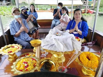 ลอยอังคารอยุธยา - ผู้ใหญ่ม่วย