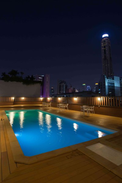 ROOFTOP SWIMMING POOL