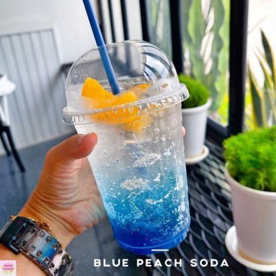 Blue Tang Cafe and Bar 