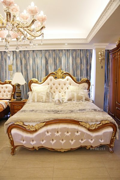 BEDS & DRESSING TABLES
