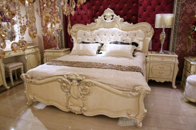 BEDS & DRESSING TABLES