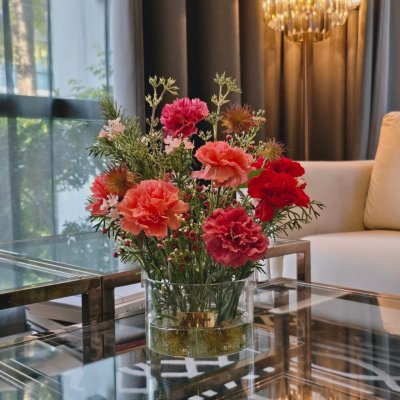 GLOSSY GLAM VASE