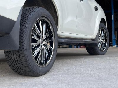 20x9 PCD 6x114 ล้อหายากสำหรับ Nissan รวมยาง Yokohama Parada X