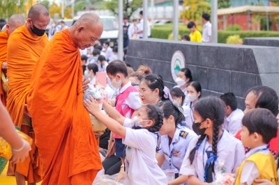 วันจันทร์ที่ 4 ธันวาคม 2566 เนื่องในวันคล้ายวันพระราชสมภพ พระบาทสมเด็จพระบรมชนกาธิเบศร  มหาภูมิพลอดุลเดชมหาราช บรมนารถบพิตร  วันชาติ และวันพ่อแห่งชาติ  ณ ลานอเนกประสงค์ โรงเรียนวุฒิวิทยา 2