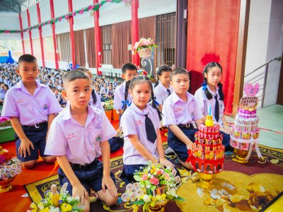 พิธีไหว้ครู (敬师仪式) ประจำปีการศึกษา 2568 ระดับประถมศึกษาและมัธยมศึกษา