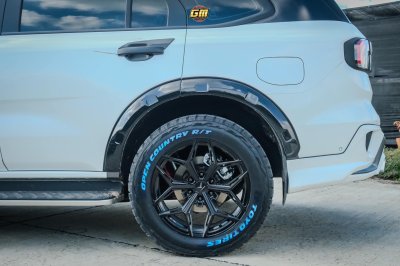 Ford Everest V-RACING VZ01 Gloss Black & Matt Black