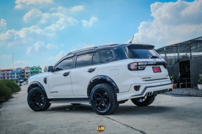 Ford Everest V-RACING VZ01 Gloss Black & Matt Black