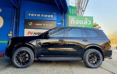 Ford Everest V-RACING VZ01 Gloss Black & Matt Black