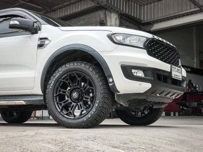 Ford Everest Mohawk WP953 Gloss Black & Matt Black