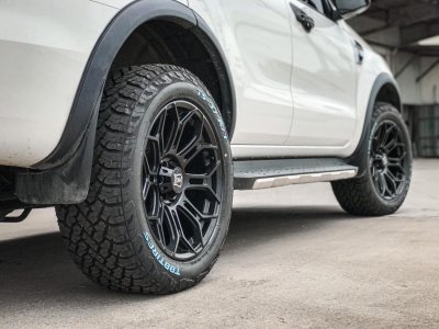 Ford Everest Mohawk WP953 Gloss Black & Matt Black