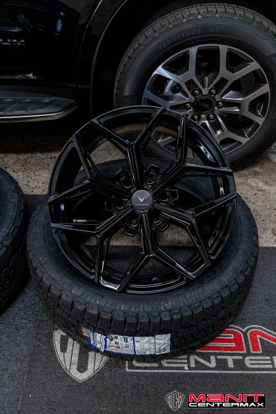 V-RACING VZ01 Gloss Black