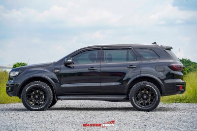 Ford Everest Mohawk WP953 Gloss Black & Matt Black