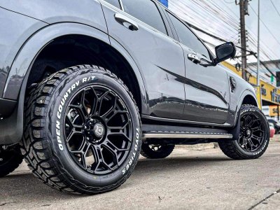 Ford Everest Mohawk WP953 Gloss Black & Matt Black