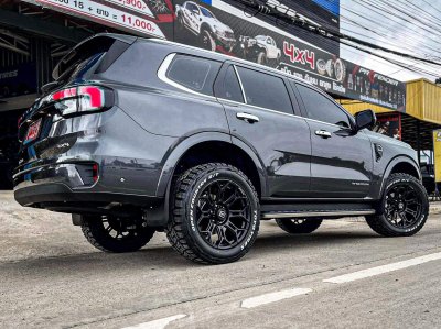 Ford Everest Mohawk WP953 Gloss Black & Matt Black