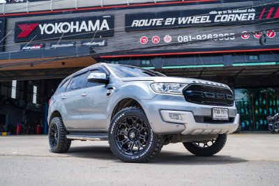 Ford Everest Mohawk WP953 Gloss Black & Matt Black