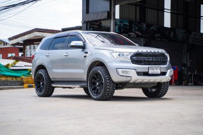 Ford Everest Mohawk WP953 Gloss Black & Matt Black