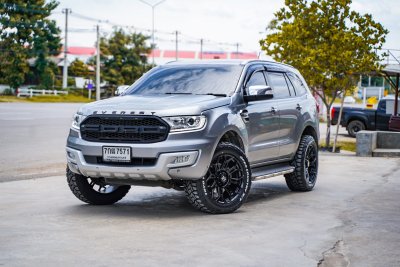 Ford Everest Mohawk WP953 Gloss Black & Matt Black