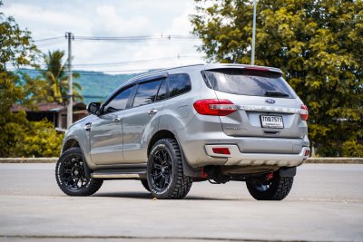 Ford Everest Mohawk WP953 Gloss Black & Matt Black