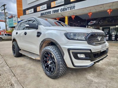 Ford Everest Mohawk WP953 Gloss Black & Matt Black