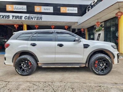 Ford Everest Mohawk WP953 Gloss Black & Matt Black