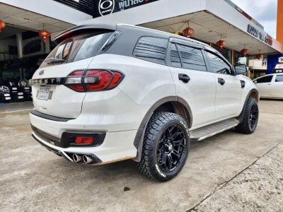 Ford Everest Mohawk WP953 Gloss Black & Matt Black