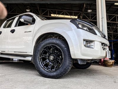 Isuzu D-Max Mohawk WP953 Gloss Black & Matt Black