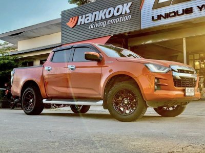 Isuzu D-Max Mohawk WP953 Gloss Black and Red Milling